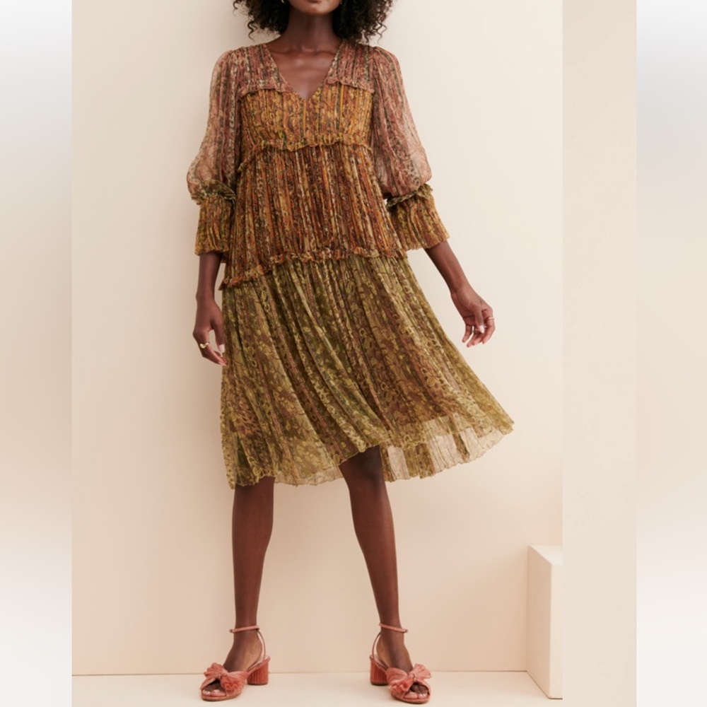 LET ME BE Talulah Crinkle Chiffon Tiered Midi Dress